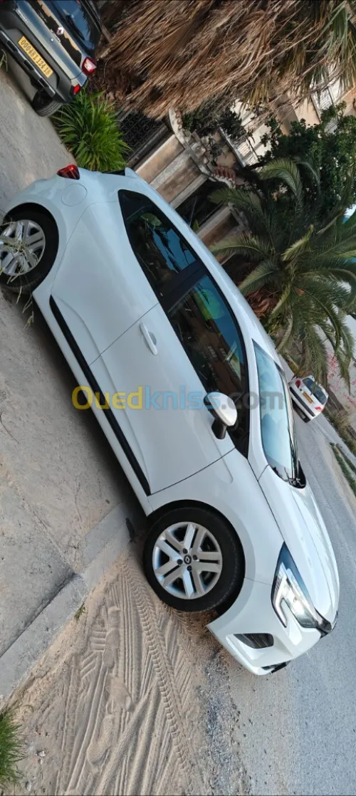 Renault Clio 5 e-tech hybrid 145 berline 2022 E-TECH HYBRID