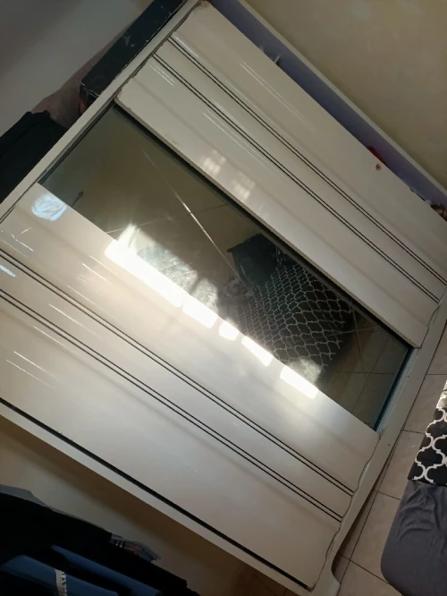 Armoire à portes coulissantes