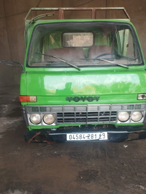 طيوطا طيوطا B30 1981