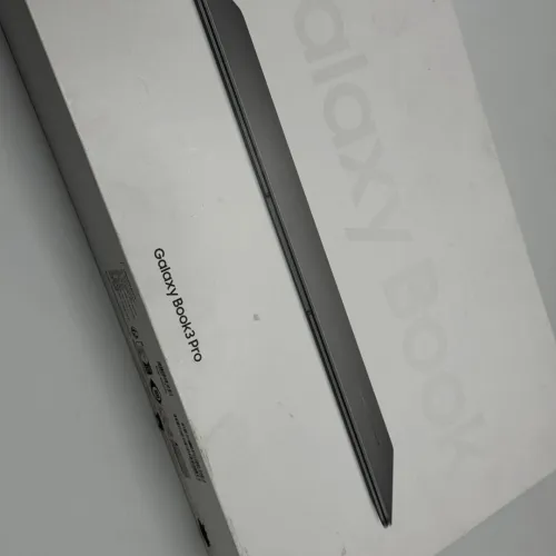 Samsung Galaxy Book 3 Pro i5-1340P / 8Go LPDDR5X 6400 MHz / 256 Go SSD Nvme M.2 