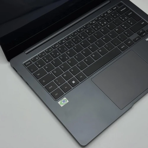 Samsung Galaxy Book 3 Pro i5-1340P / 8Go LPDDR5X 6400 MHz / 256 Go SSD Nvme M.2 