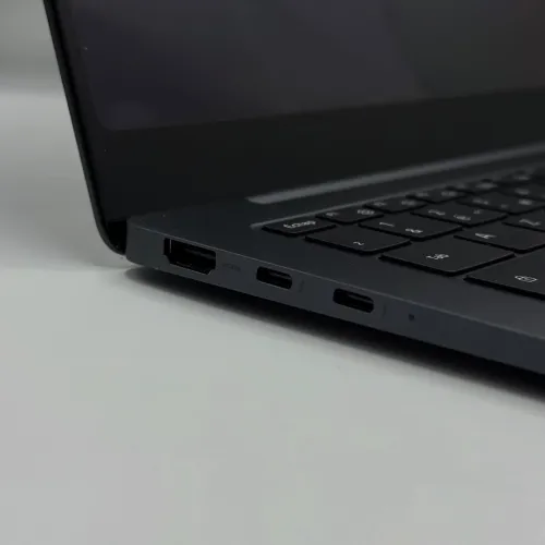Samsung Galaxy Book 3 Pro i5-1340P / 8Go LPDDR5X 6400 MHz / 256 Go SSD Nvme M.2 