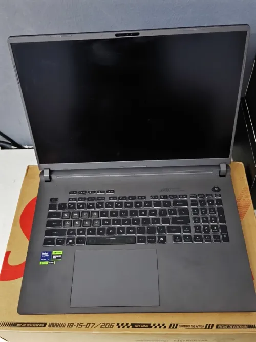 Asus ROG Strix g18 g815 neuf sous emballage