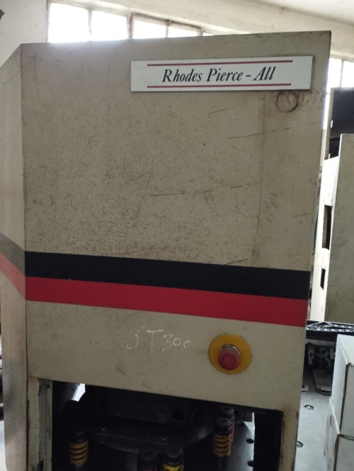 Poinçonneuse numérique CNC