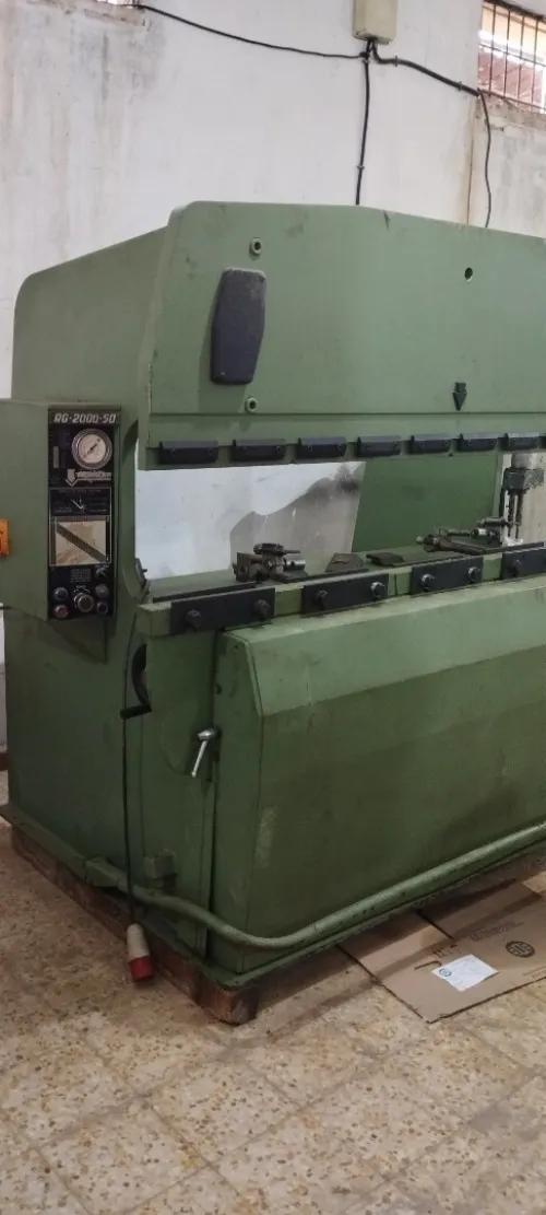 Plieuse promecam et guillautine omag