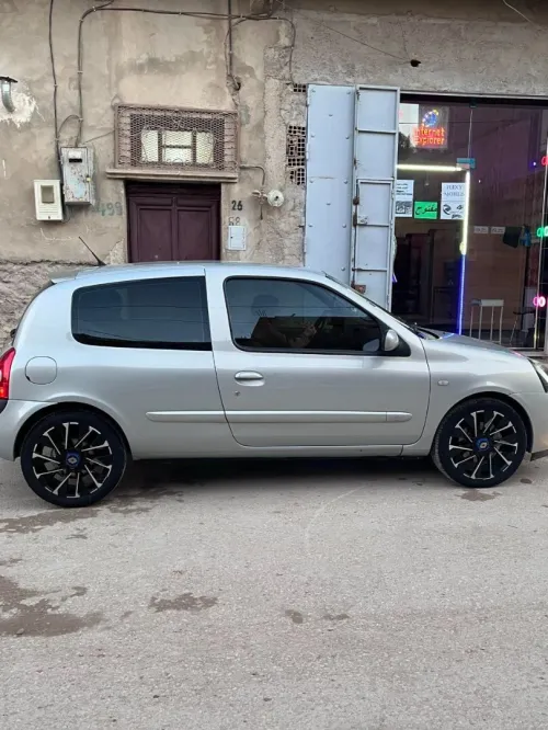 Renault Clio 2 2002 iNiTiaL paris