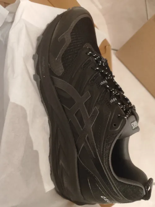 Basket Asics trabuco terra taille 43 43.5
