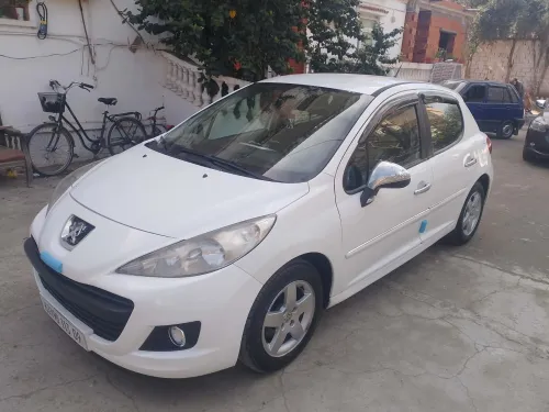 Peugeot 207 plus 2013 Allure 1.4 Simple