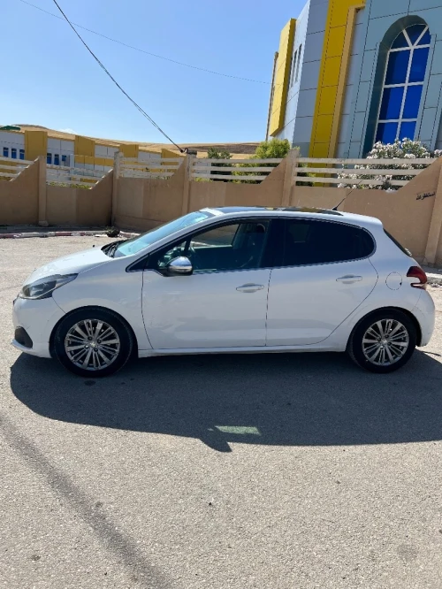 Peugeot 208 2015 Access Facelift