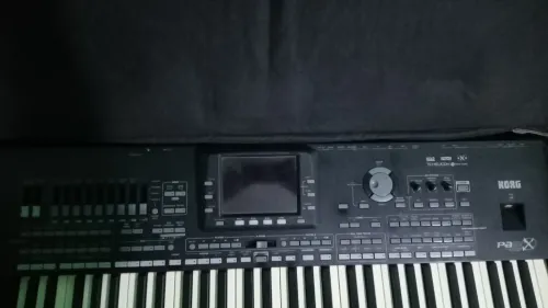 Korg pa4x pa3x très bon état