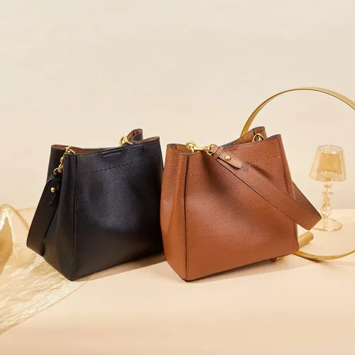 Nouveau modèle sac tote en cuir de première couche rétro véritable pour femme grand sac seau polyvalent à porter à l épaule ou en bandoulière