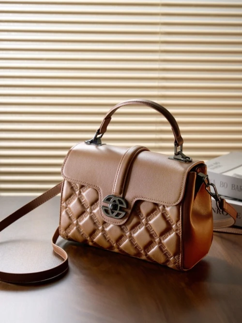 Sac femme en cuir véritable grand capacité modèle 2026 pour maman travail à porter en bandoulière ou à la main chic haut de gamme