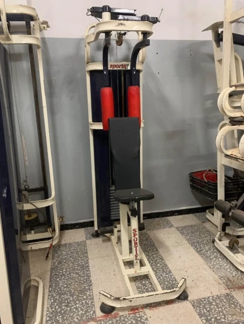 Matériel musculation (عتاد كمال الأجسام)