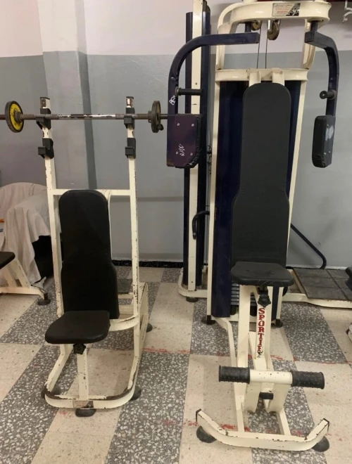 Matériel musculation (عتاد كمال الأجسام)