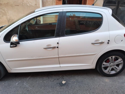 Peugeot 207 2012 Fennec