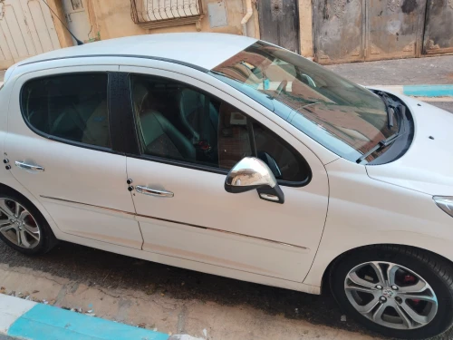 Peugeot 207 2012 Fennec