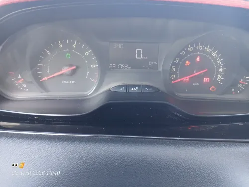 Peugeot 208 2015 Silver Line