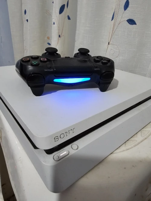 Ps 4 slim