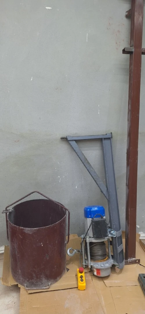 الة رافعة كهربائية
