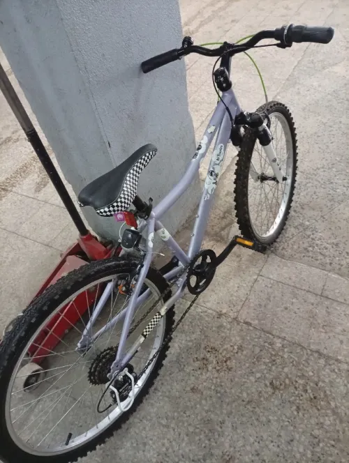 Vélo VTT Btwin 24 pouces comme neuf blanc