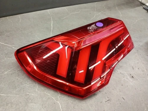Feu arrière Audi q3 2020-2026