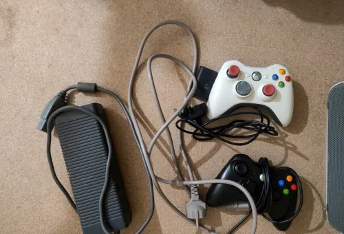Xbox 360 Fat للبيع بحالة جيدة