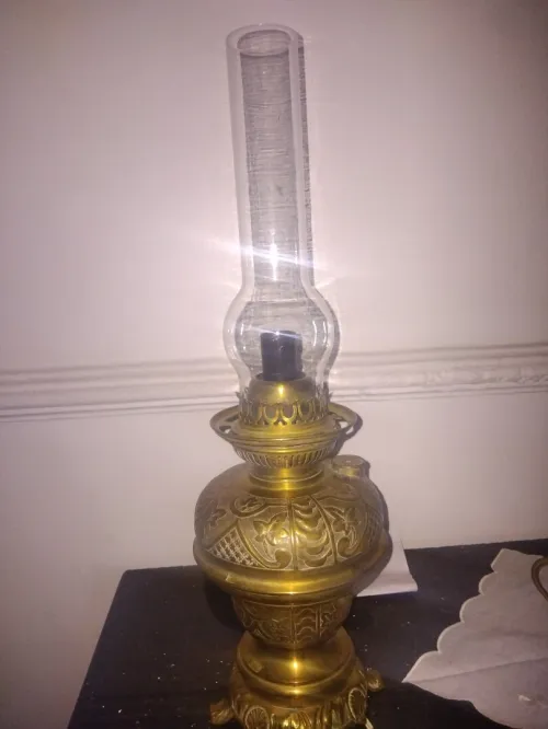Lampe à pétrole ancienne en cuivre