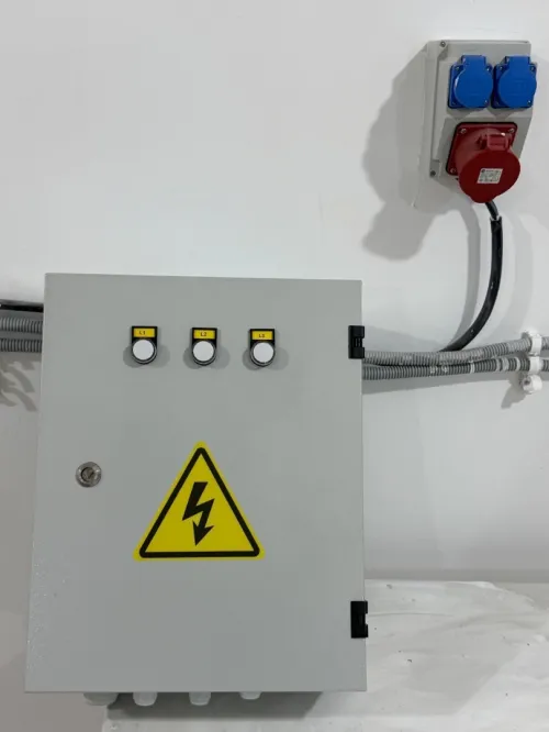Réalisation Armoires électriques ( TGBT , commande, inverseur, tableau de distribution , pompe , automatisme) étude et fabrication