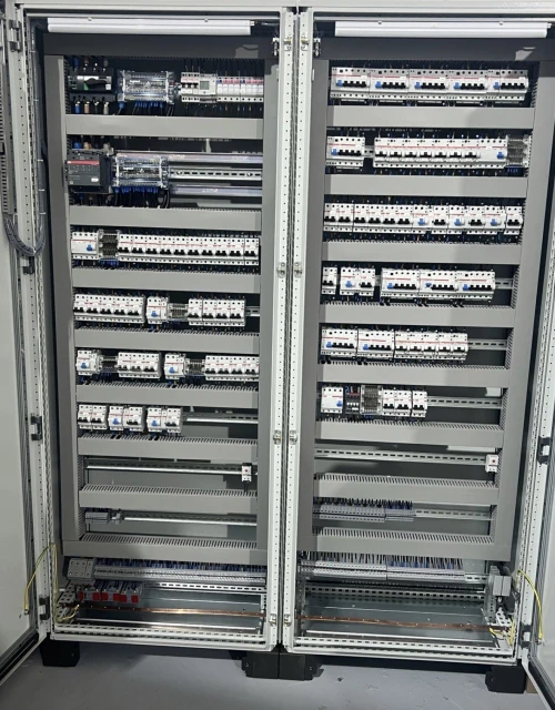 Montage et câblage armoires électriques ( TGBT , automatisme, distribution, pompage , démarreur progressif, variateur de vitesse ..)