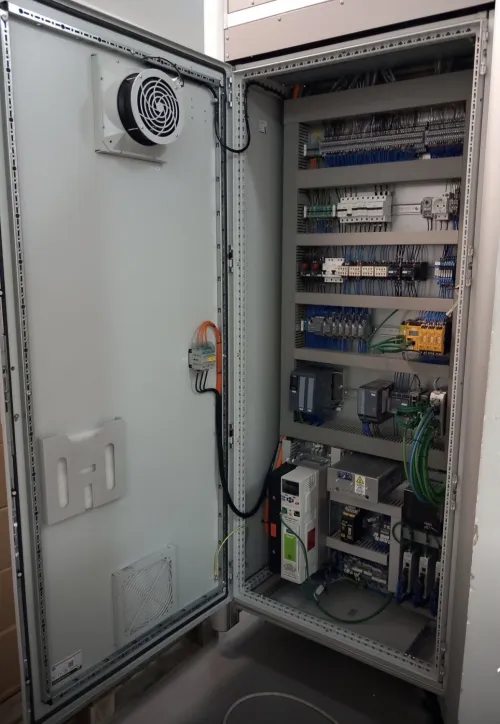 Montage et câblage armoire électrique ( TGBT , automatisme, distribution, pompage , démarreur progressif, variateur de vitesse ..)