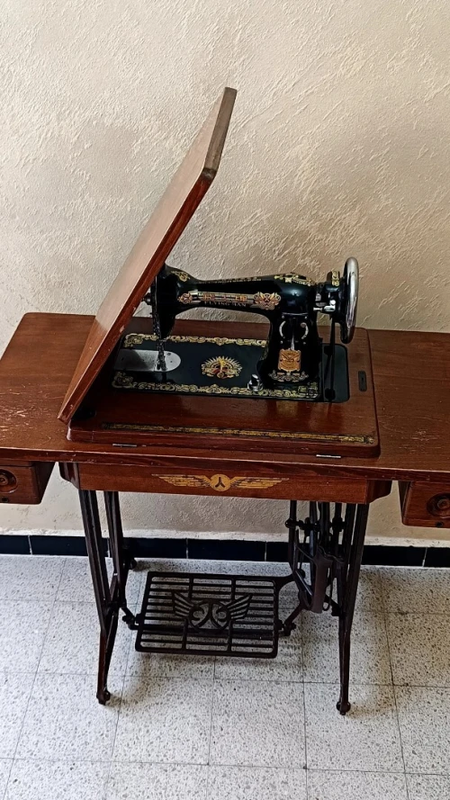 Machine à coudre (FLYING MAN)