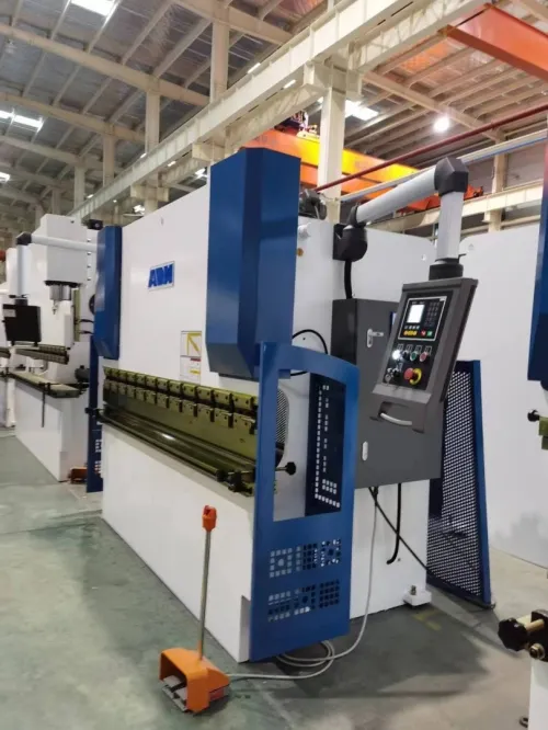 Plieuse 2500 mm/60 ton et 2200 mm/40 ton 