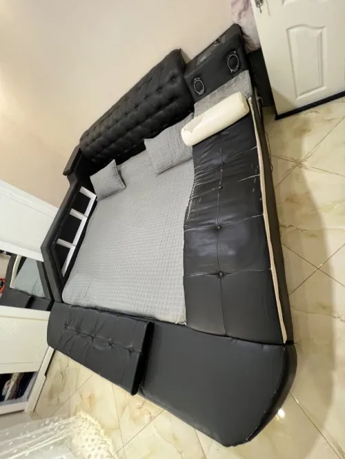 Un grand lit confort et spacieux