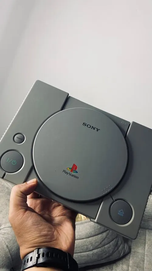 PS 1 console 