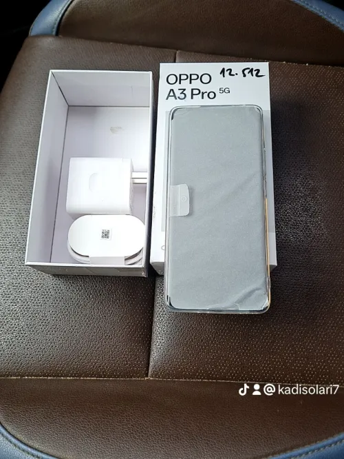 Oppo A3 pro 5G_Ram:12_stocage: 512GB