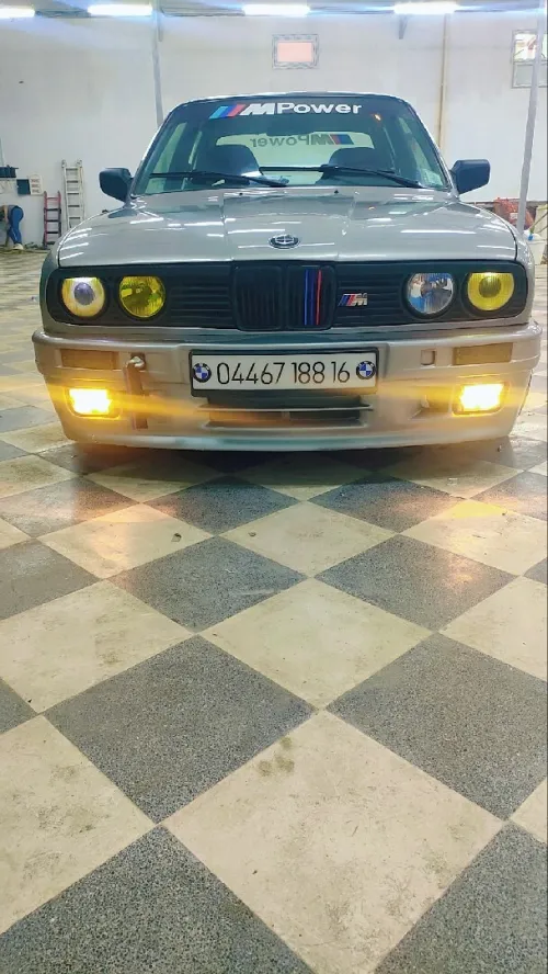 BMW E30 1988 