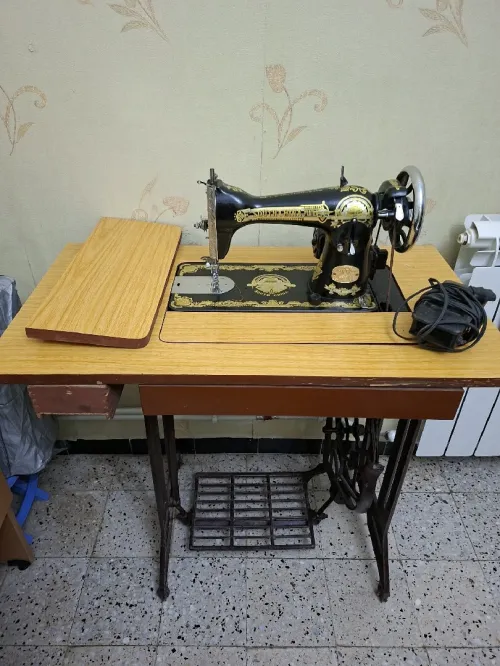 machine a coudre avec pédale et moteur électrique