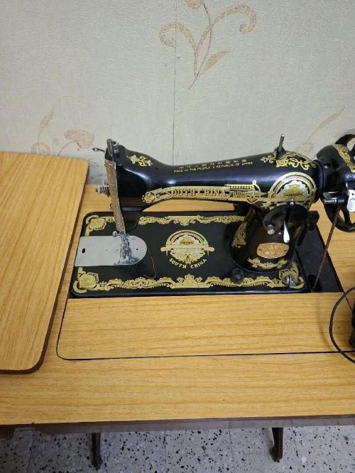 machine a coudre avec pédale et moteur électrique