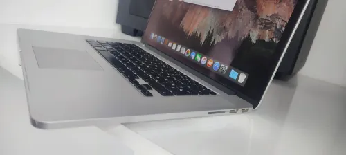 macbook pro 2025 retina