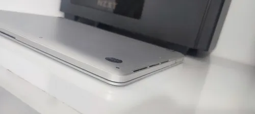 macbook pro 2025 retina
