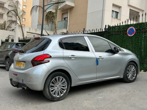 Peugeot 208 2018 Allure