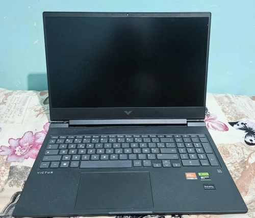 HP VICTUS 16-s0025nf(AMD Ryzen 5 7640HS/RTX 4060/RAM 16 GB /SSD 512 GB /ECRAN 16 144HZ)