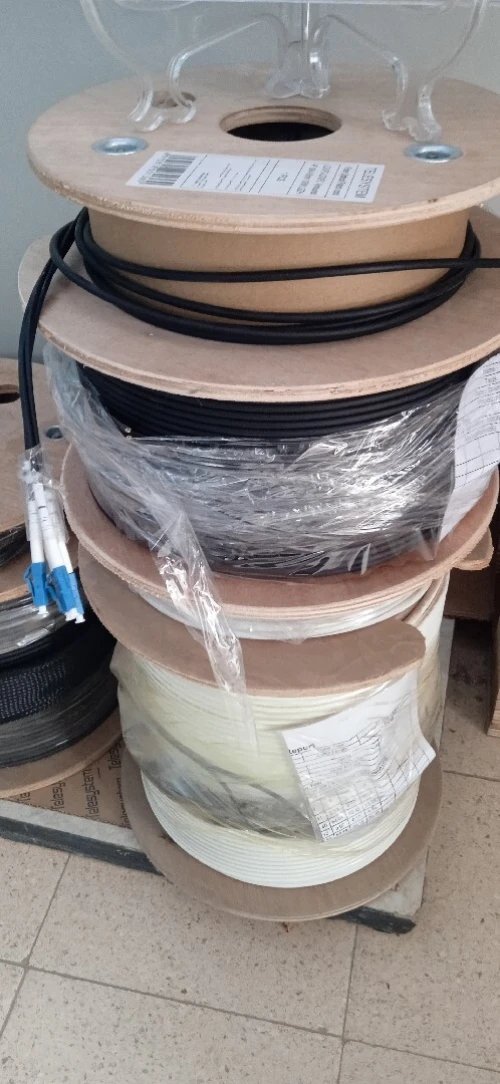 Câble fibre optique pré connecté