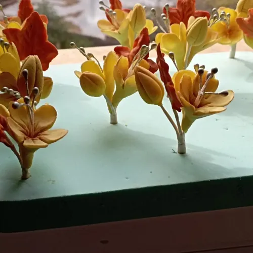 Fleurs en gumpaste sur commande gâteaux traditionnels 