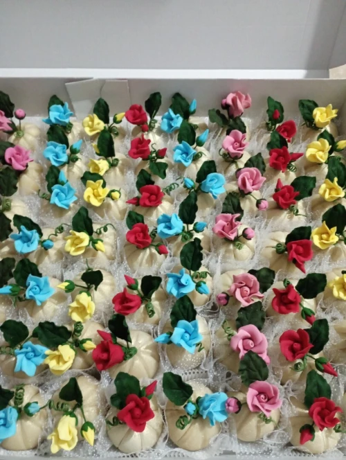 Fleurs en gumpaste sur commande gâteaux traditionnels 