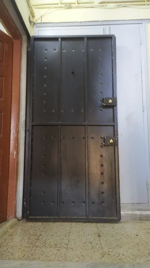 Porte de sécurité en fer forgé 
