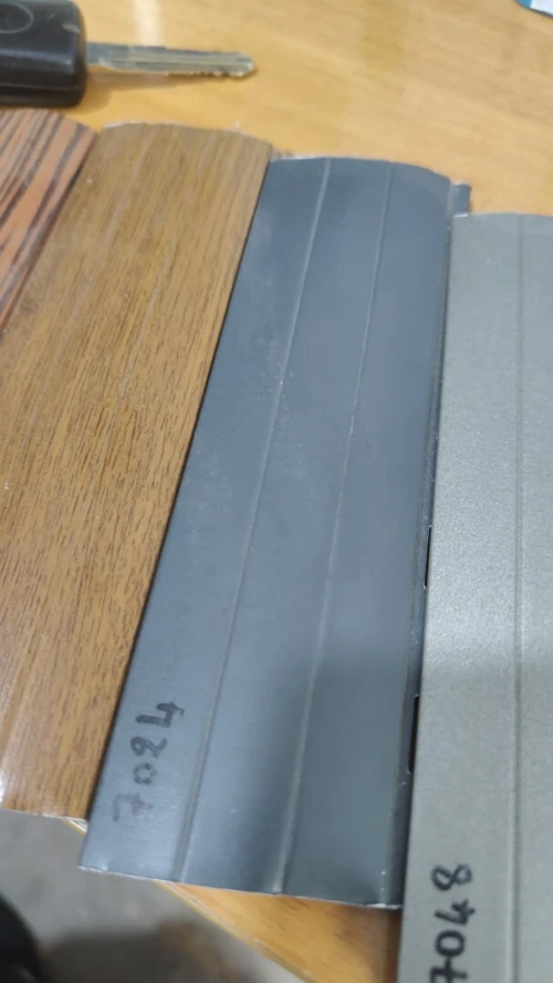 Lame injecté kernou lame store gris 7024