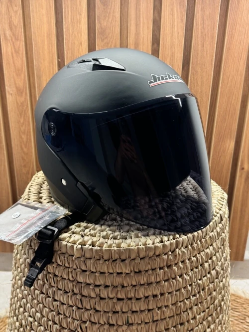 Casque moto noir mat