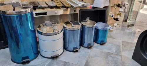 Poubelles inox à pédale 