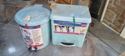 Poubelles inox à pédale 